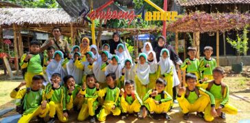 Tingkatkan Pengetahuan, Siswa MIN Sampang Kunjungi Kampung Jamur