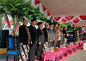 KaKan Kemenag Sampang Hadiri Upacara Hardiknas 2023 di Alun Alun Trunojoyo