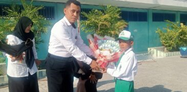 MI Miqthaful Ulum Beri Penghargaan Khusus untuk Juara Taekwondo Se Jatim
